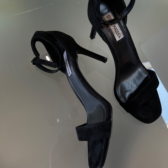 Steve Madden Ankle Strap Luxe Heeled Sandal Black Suede 7.5 PERFECT Condition - Picture 11 of 16